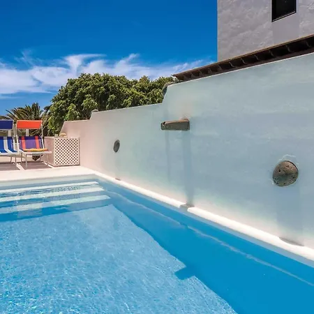 Puerto Del Carmen Sleeps 6 Air Con Wifi Вилла