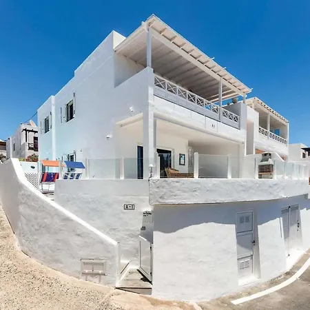 Puerto Del Carmen Sleeps 6 Air Con Wifi